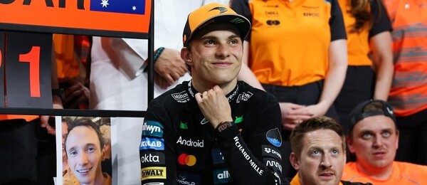 Oscar Piastri s vítěznou trofejí po VC Saudské Arábie