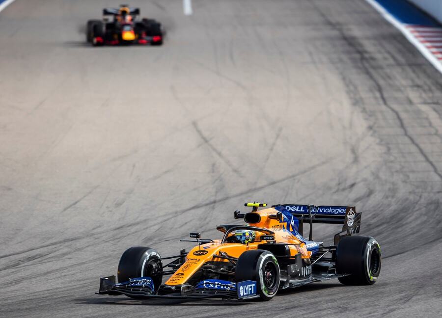 Lando Norris v monopostu McLarenu z roku 2019