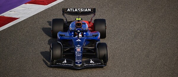 Carlos Sainz během kvlaifikace na VC Bahrajnu 2025