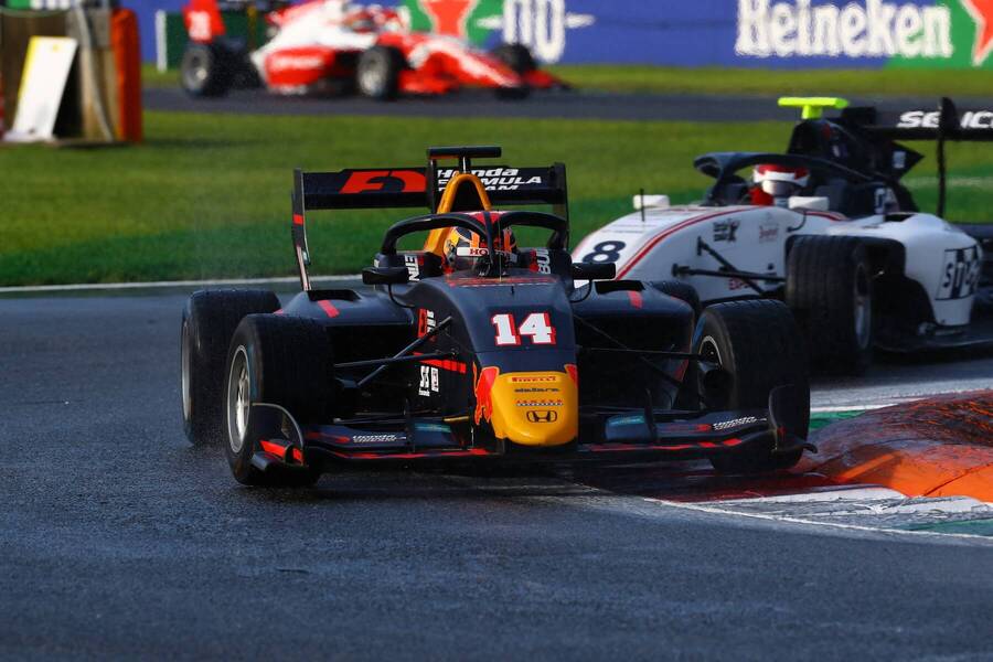 Júki Cunoda v monopostu Jenzer Motorsport v šampionátu F3