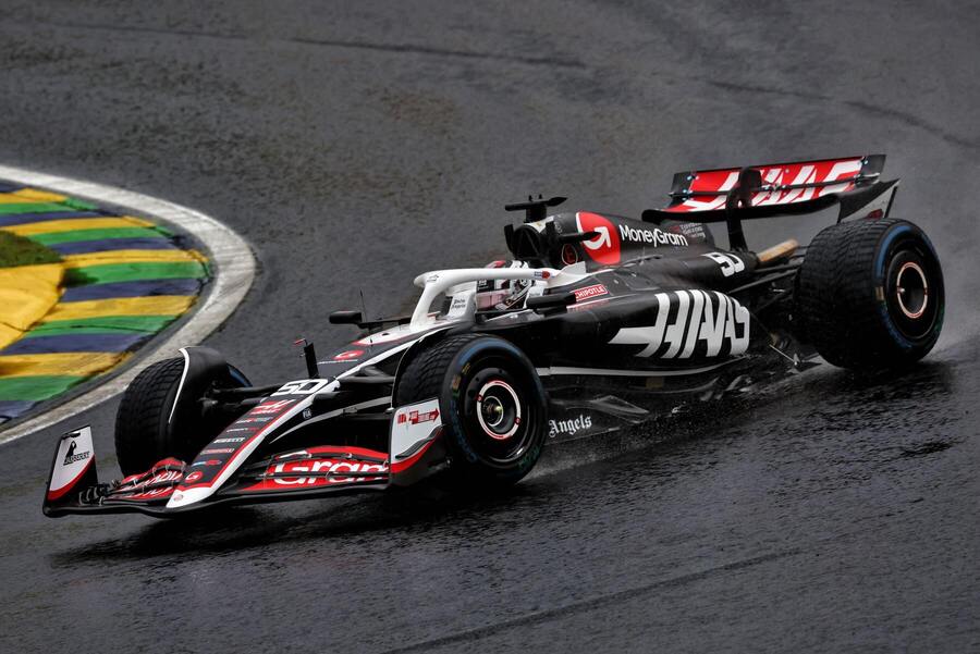 Ollie Bearman v monopostu Haasu během GP Brazílie 2024