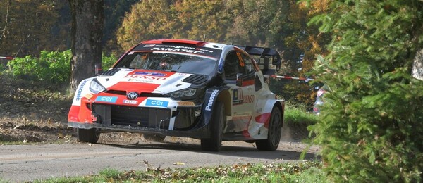 Elfyn Evans na trati Středoevropské rally, která je součástí seriálu WRC