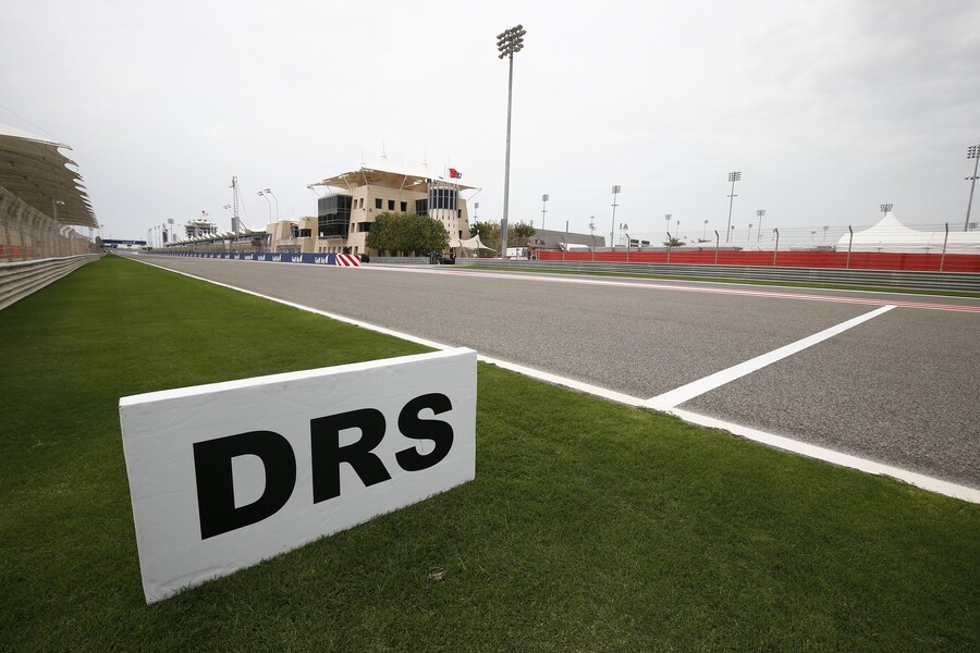 Označení DRS zóny na cílové rovince GP Bahrajnu