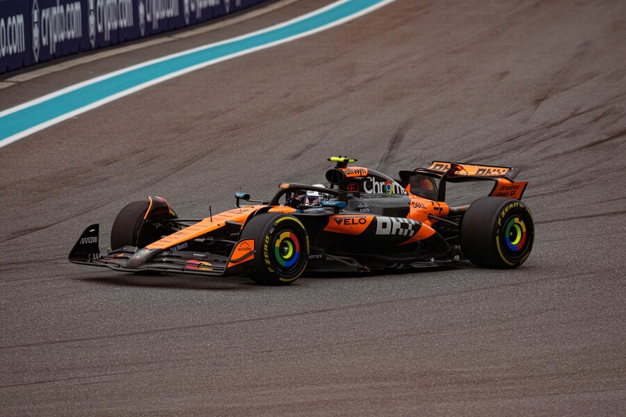 McLaren Landa Norrise během Velké ceny Miami 2025