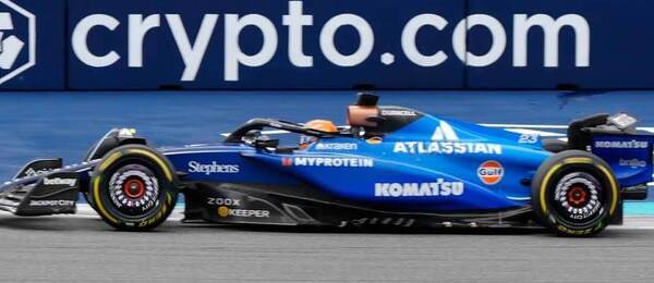 Carlos Sainz v monopostu Williamsu během Miami GP 2025