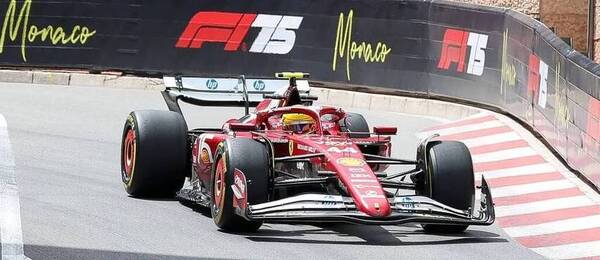 Lewis Hamilton během tréninku na VC Monaka 2025