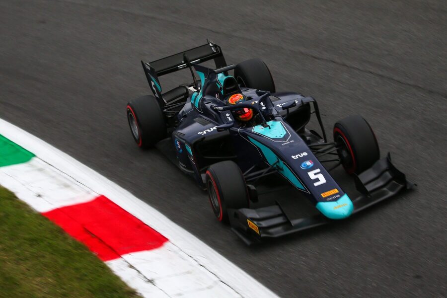 Alex Albon v monopostu DAMS během VC Itálie v roce 2018