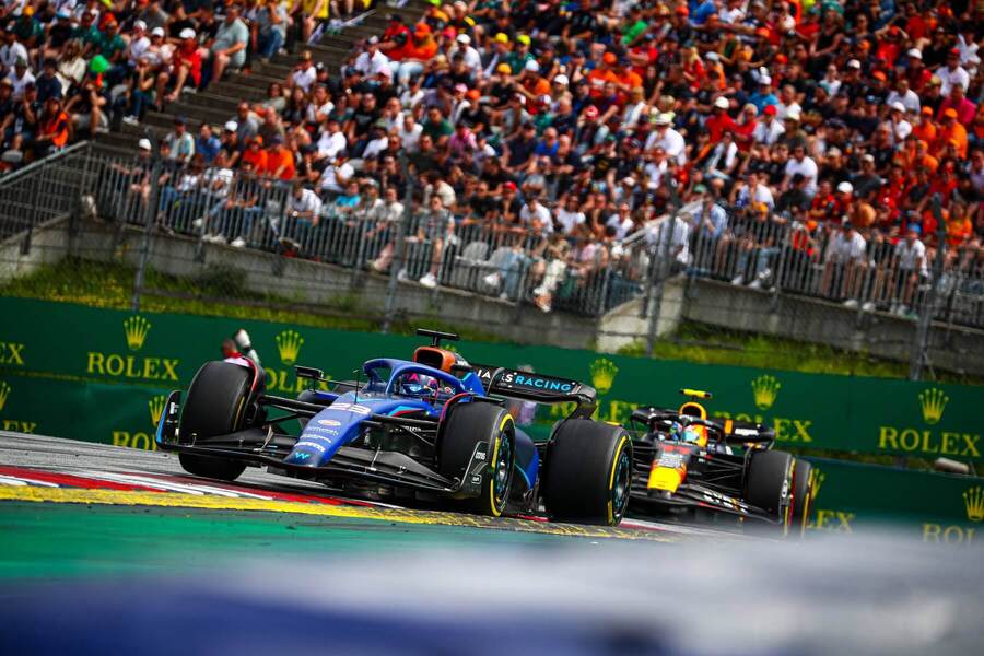 Alex Albon ve voze Williamsu v roce 2024