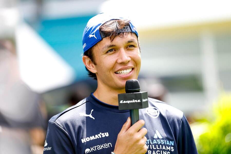 Alex Albon během interview před Velkou cenou Miami 2025