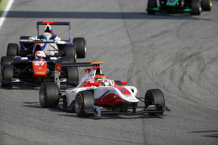 Esteban Ocon v monopostu ART Grand Prix při VC Španělska