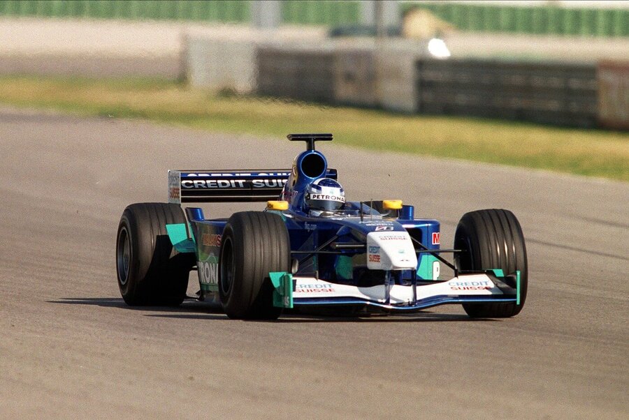 Kimi Räikkönen v Sauberu na okruhu v Silverstonu v roce 2001