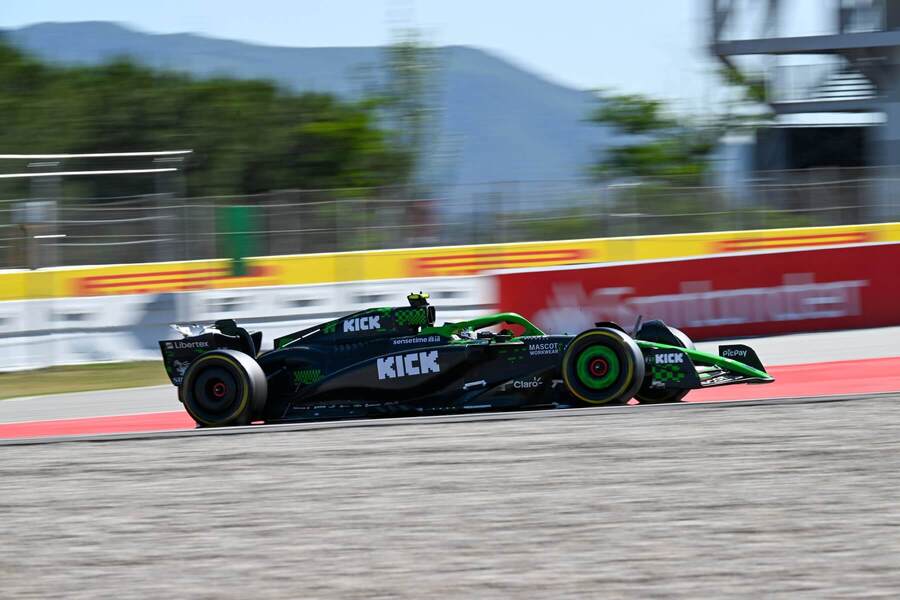 Gabriel Bortoleto v monopostu C45 při Velké Ceně Španělska 2025