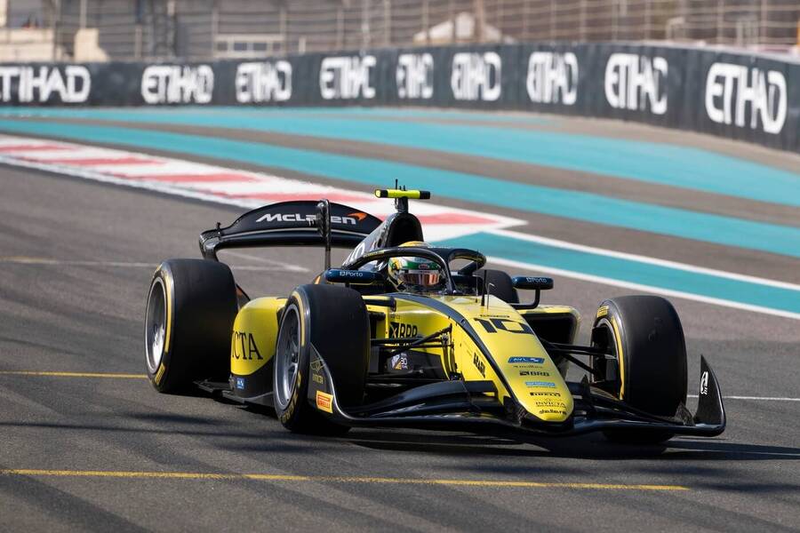 Gabriel Bortoleto v monopostu Invicta racing (VC SAE – F2 2024)