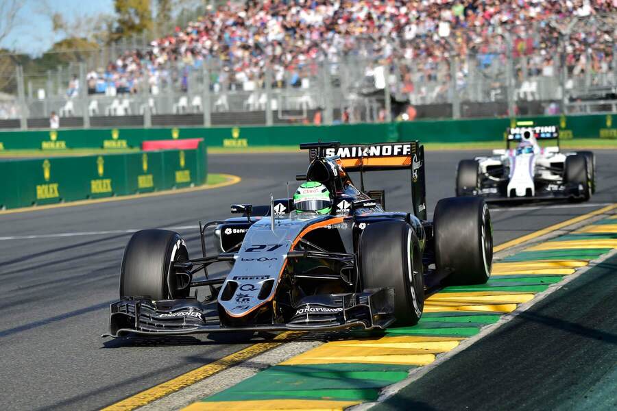 Hülkenberg ve voze Force India z roku 2016 při VC Austrálie