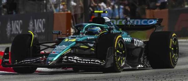 Fernando Alonso ve voze Astonu Martin při VC Španělska 2025