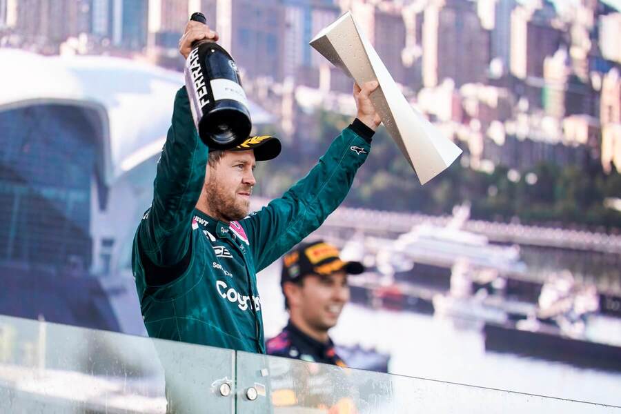 Sebastian Vettel radující se z druhého místa po VC Ázerbajdžánu 2021