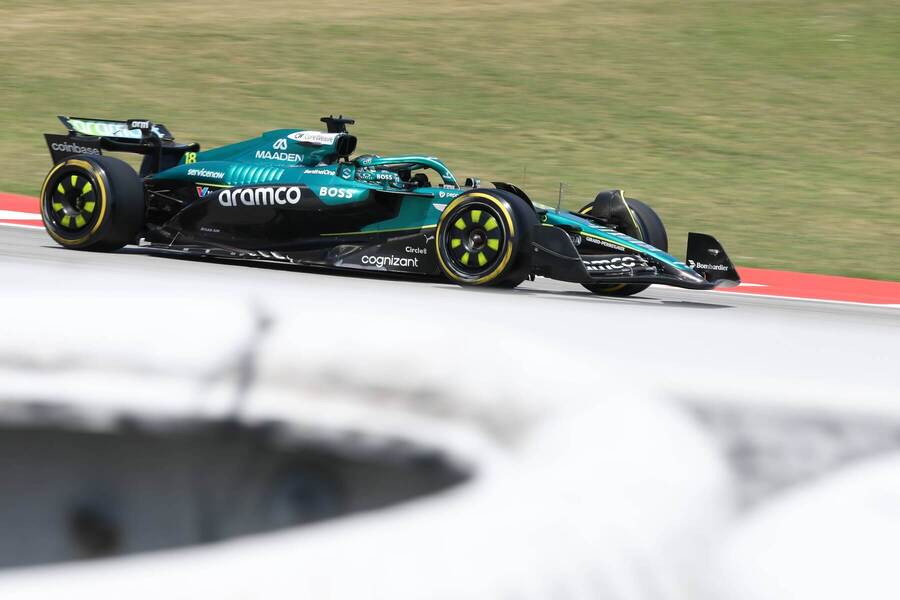 Lance Stroll v monopostu AMR25 během VC Španělska