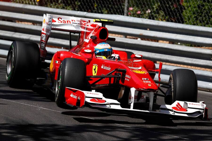Fernando Alonso v monopostu Ferrari z roku 2010