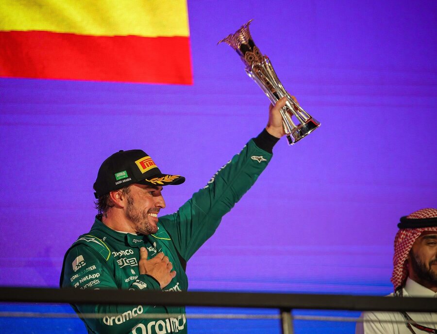 Fernando Alonso oslavuje své sté pódium v kariéře