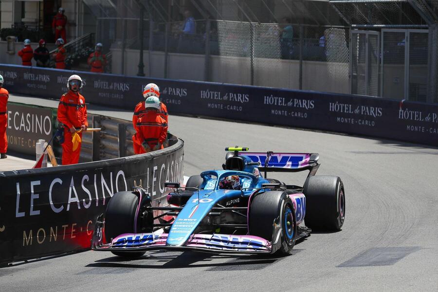 Pierre Gasly v monopostu Alpine během VC Monaka 2023