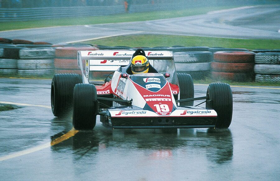 Ayrton Senna v monopostu Tolemanu z roku 1984