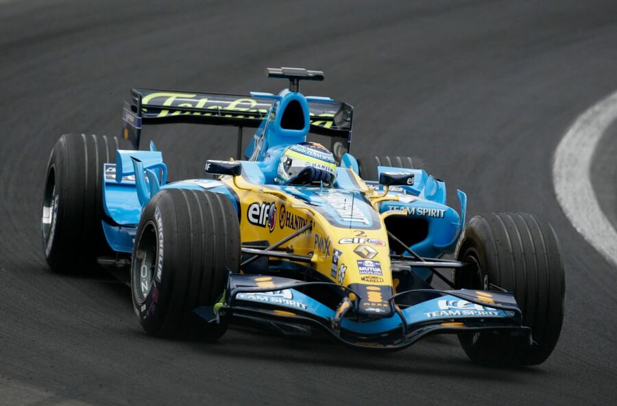 Fernando Alonso v monopostu Renaultu z roku 2006