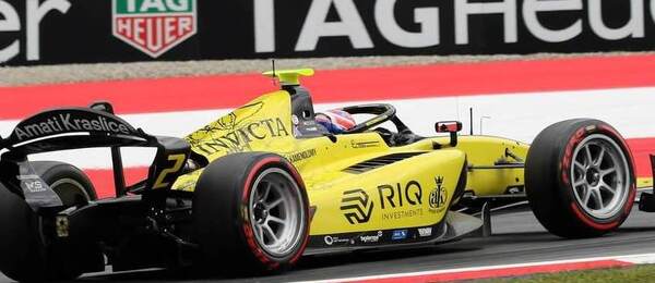 Roman Staněk v monopostu Invicta Racing během sprintu VC Rakouska 2025