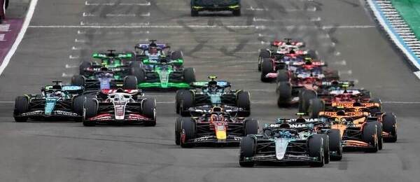 Start VC Velké Británie 2024 na okruhu v Silverstone