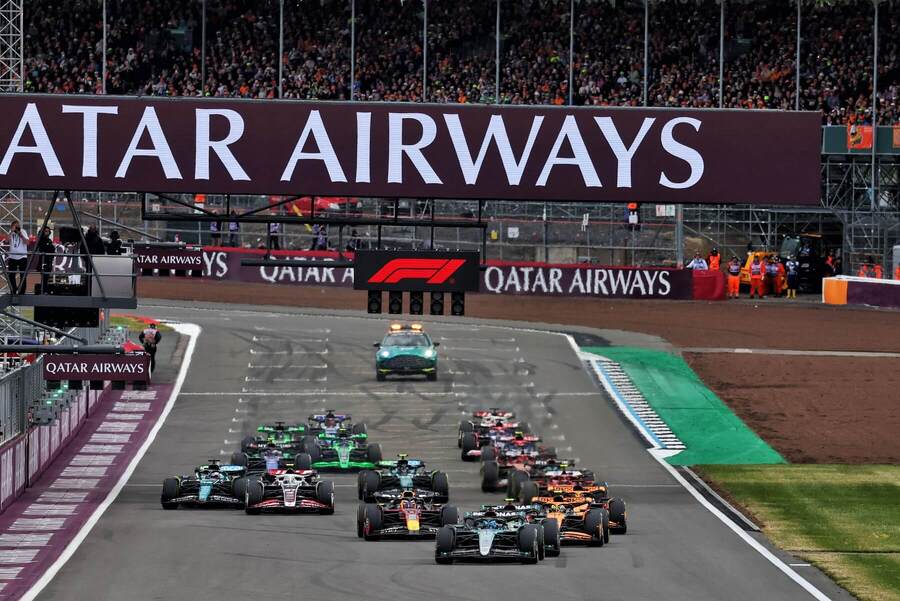 Start VC Velké Británie 2024 na okruhu v Silverstone