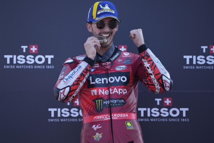 Francesco Bagnaia vyhrál poprvé v kariéře královskou kubaturu MotoGP.