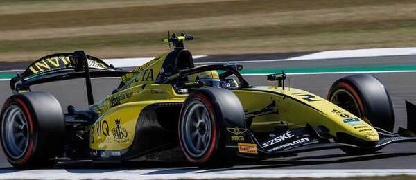 Roman Staněk v monopostu Invicta Racing během sprintu VC Velké Británie