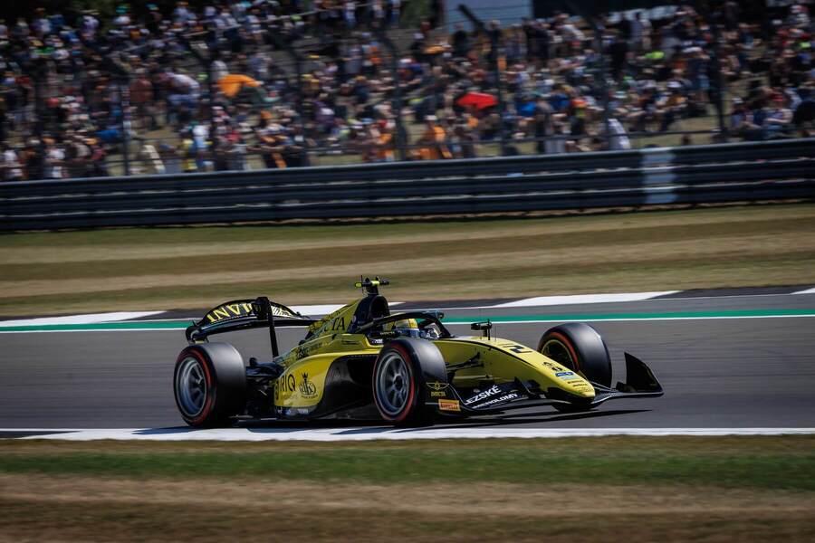 Roman Staněk v monopostu Invicta Racing během sprintu VC Velké Británie