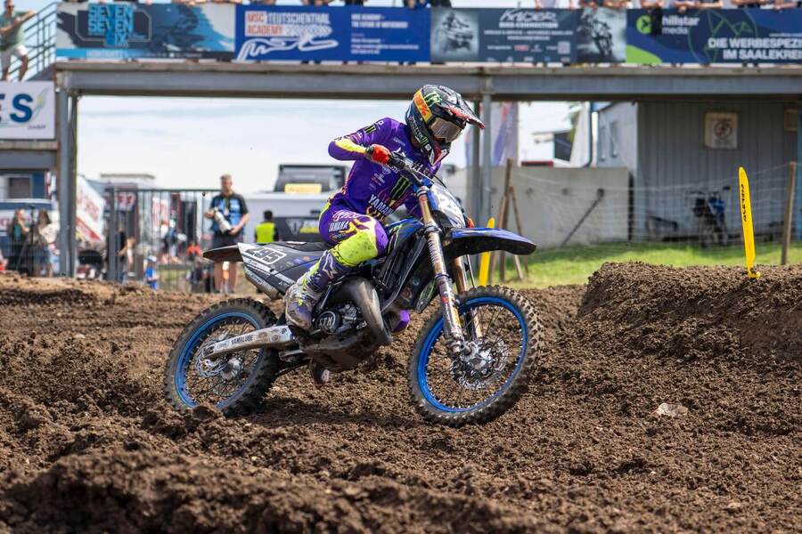 Motokros, MXGP v Německu, Francouz Mano Faure s Yamahou během závodu
