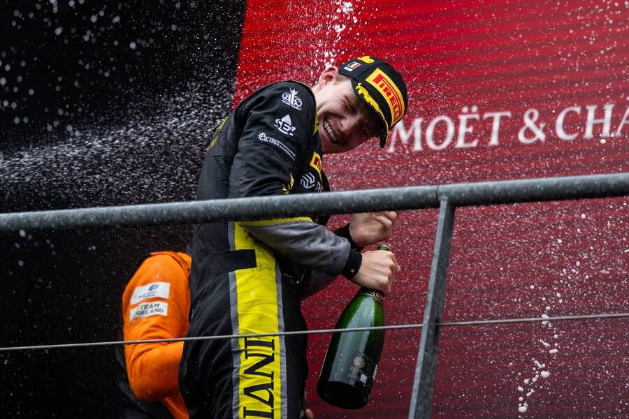 Roman Staněk sice dojel ve Spa třetí, avšak díky penalizacím může slavit vítězství