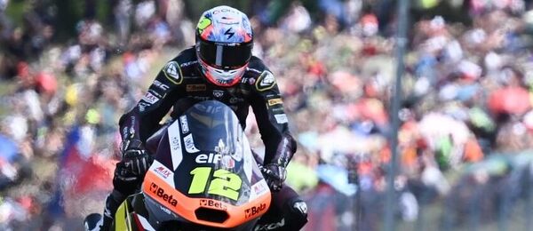 Český závodník Filip Salač v Moto2.