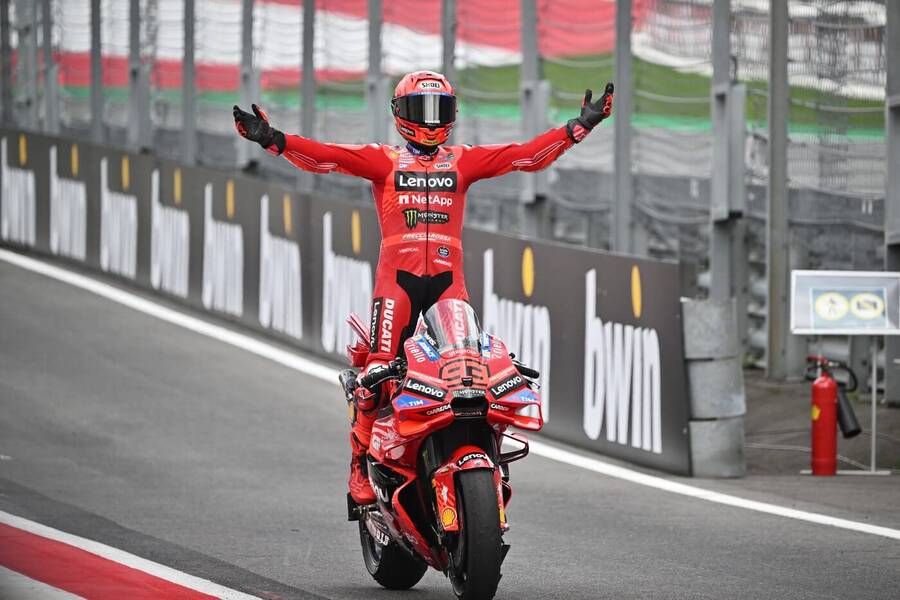 Marc Márquez se raduje z vítězství ve VC Rakouska 2025
