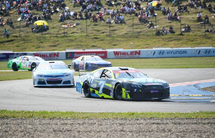 Český jezdec série EuroNASCAR Martin Doubek při závodě na Autodromu Most