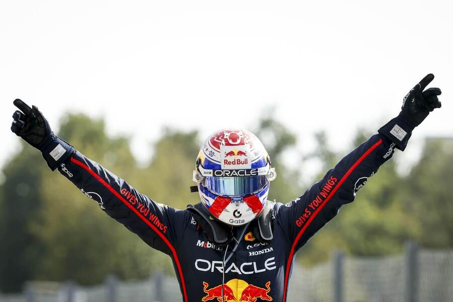Max Verstappen se raduje po vítězství ve Velké ceně Itálie F1
