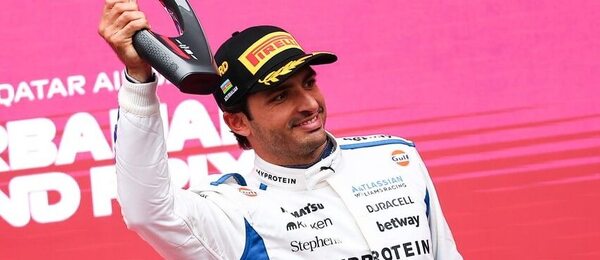 Carlos Sainz překvapil celý svět. S Williamsem skončil na pódiu