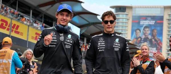 George Russell a Kimi Antonelli budou v Mercedesu i v následujícím ročníku