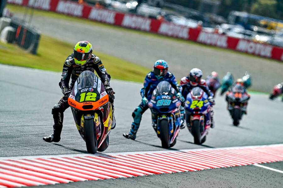 Motorsport, Moto2, Filip Salač v popředí závodu v Motegi, Velká cena Japonska