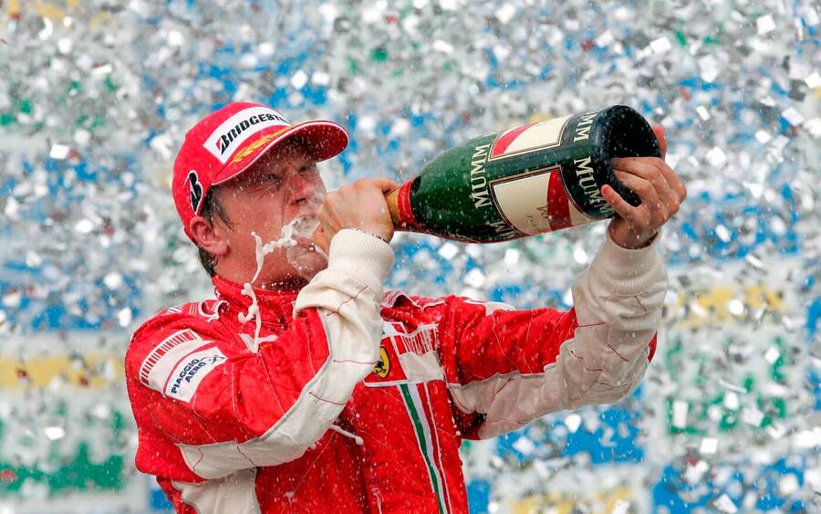 Kimi Räikkönen vyhrál titul v roce 2007 po velkém obratu. Získal tak dosud poslední jezdecký triumf Ferrari Kimi Räikkönen vyhrál titul v roce 2007 po velkém obratu. Získal tak dosud poslední jezdecký triumf Ferrari