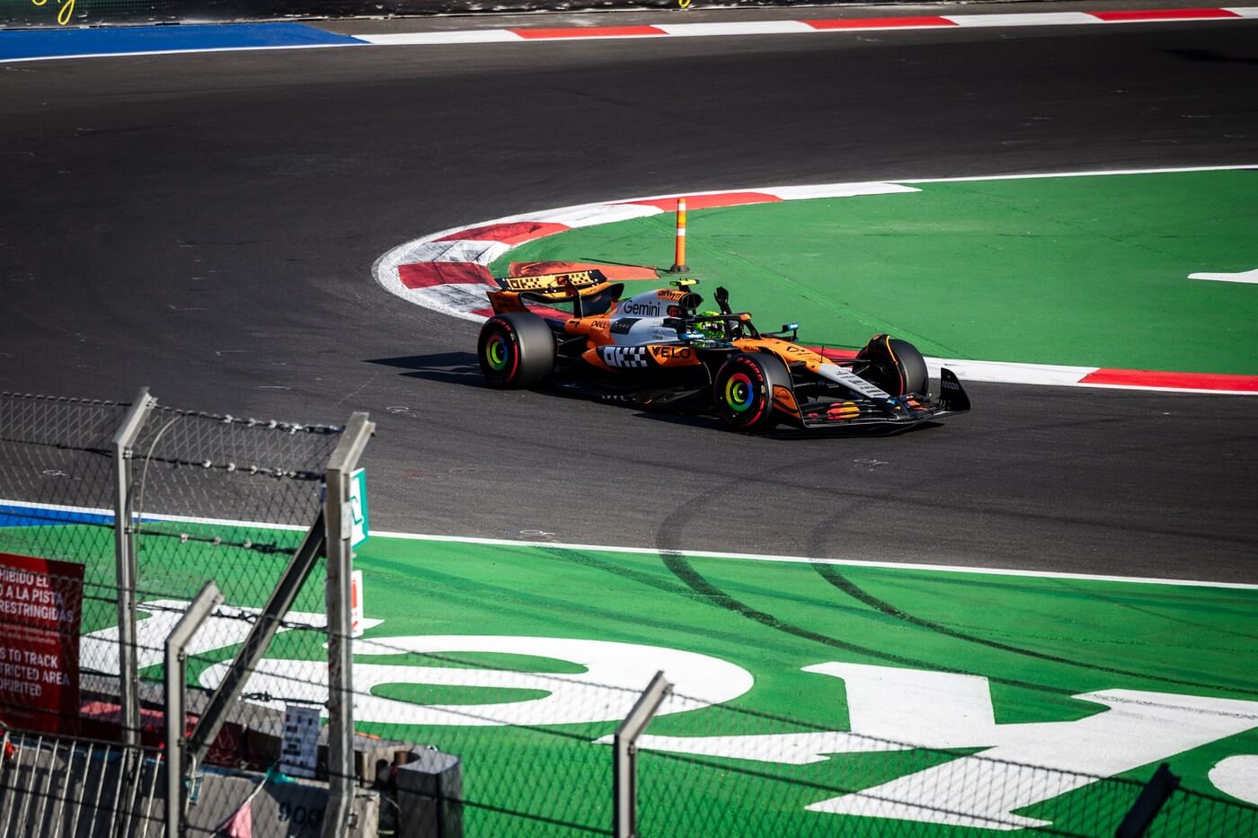 Lando Norris odstartuje v Mexiku z pole position. Pomůže mu to k vítězství? Lando Norris odstartuje v Mexiku z pole position. Pomůže mu to k vítězství?