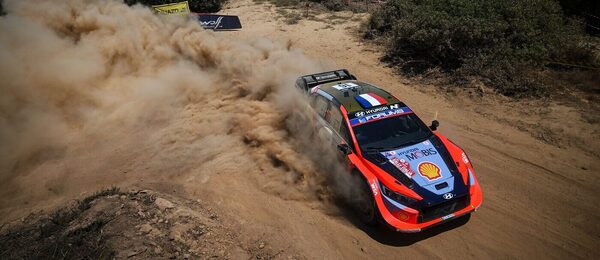 Ilustrační foto z rally, snímek z Rally Sardegna 2025, Adrien Fourmaux