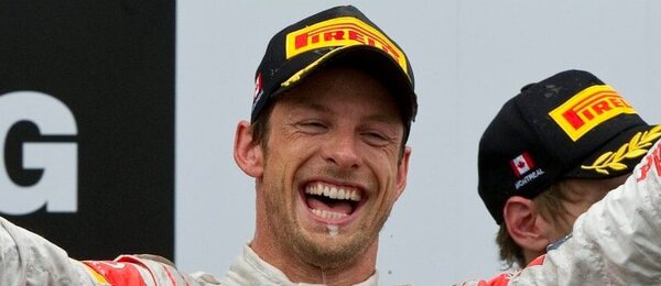 Jenson Button stál ve své kariéře patnáctkrát na elitním pódiovém stupínku. Připomeňme si jeho nejlepší závody v F1