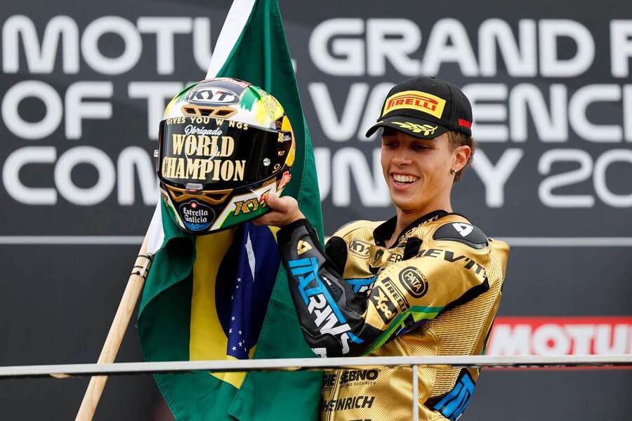 Diogo Moreira se raduje z titulu mistra světa Moto2 2025