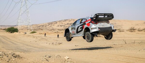 Mistrem světa v rally v sezoně 2025 se stává Sébastien Ogier (fotka z Rally Saudia Arabia 2025)