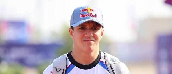 Isack Hadjar je novým jezdcem Red Bullu. Na jeho místo v Racing Bulls zamíří Lindblad
