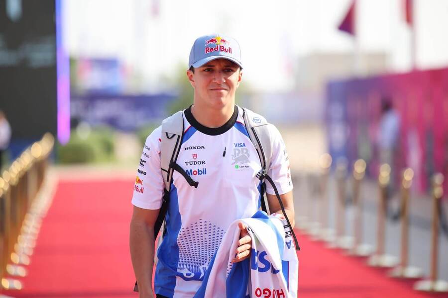 Isack Hadjar je novým jezdcem Red Bullu. Na jeho místo v Racing Bulls zamíří Lindblad